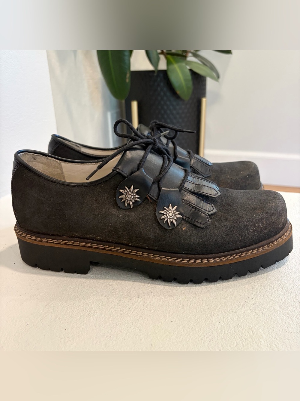 Geier Wally Sz 40-9/9.5 Suede Trachten Edelweiss Kiltie Flap Ugg Sole Shoes